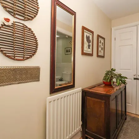 3 Westgate Mews