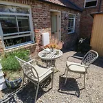 3 Westgate Mews