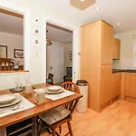 بيت للعطل 3 Westgate Mews *